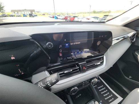 New 2025 Chevrolet TrailBlazer LT w/ Convenience Package image 16