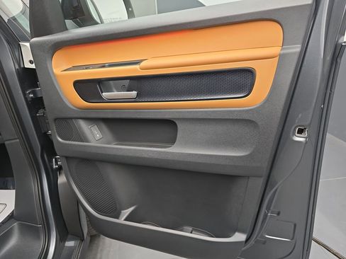 Used 2025 Volkswagen ID. Buzz Pro S Plus image 48