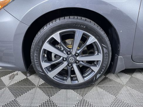 Used 2017 Nissan Altima 2.5 SR w/ LED Appearance Package image 24