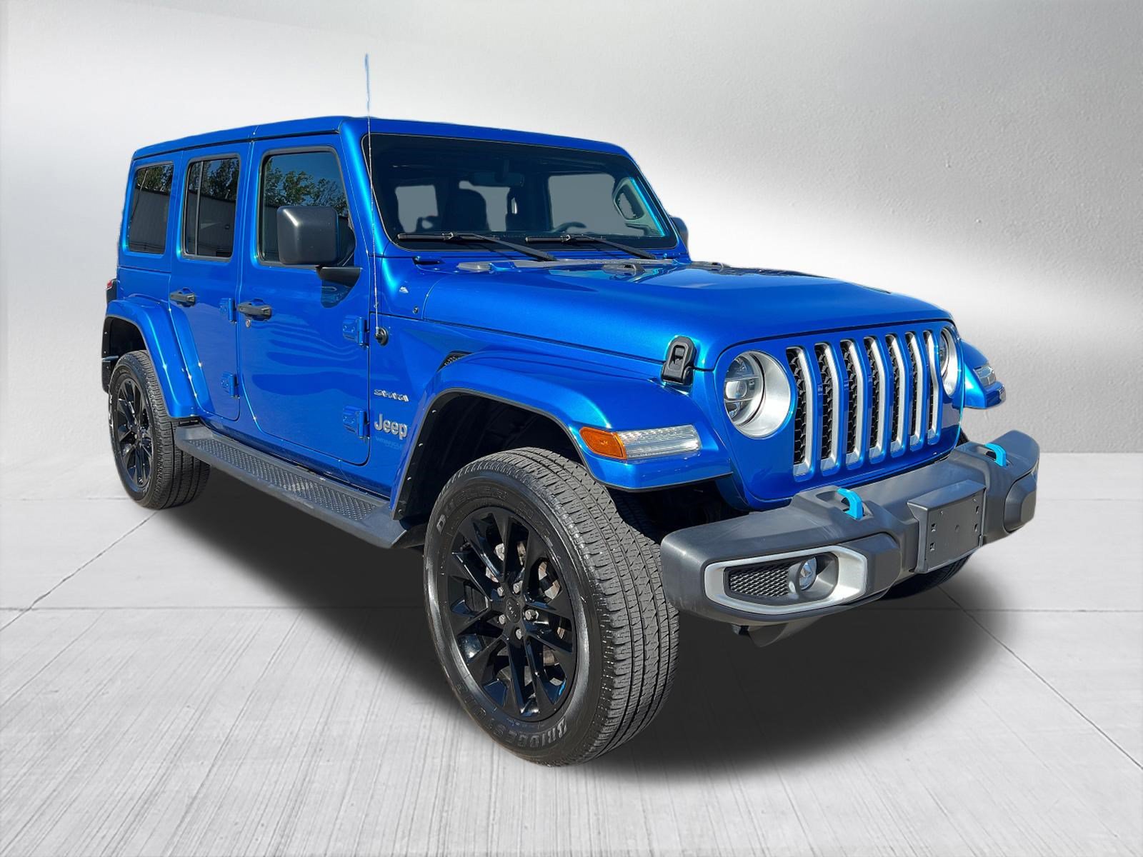 Used 2022 Jeep Wrangler Unlimited Sahara w/ Cold Weather Group AWD/4WD image 3