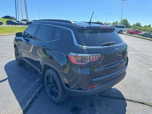 Used 2022 Jeep Compass Latitude w/ Convenience Group FWD image 5
