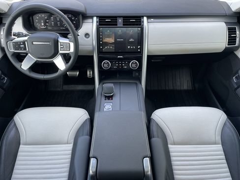 Certified 2025 Land Rover Discovery Dynamic SE AWD/4WD image 16