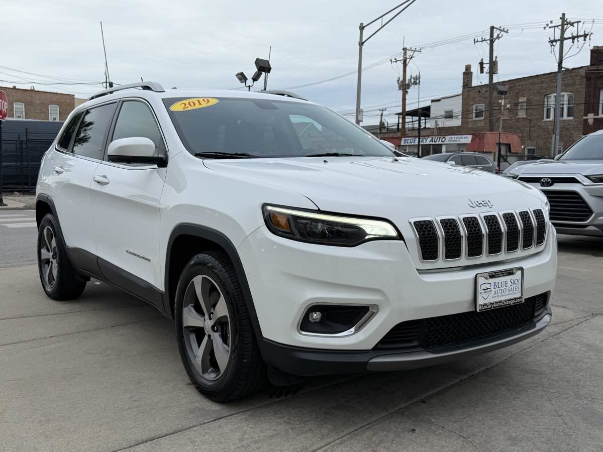 Used 2019 Jeep Cherokee Limited w/ Trailer Tow Group AWD/4WD image 3