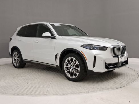 Certified 2024 BMW X5 xDrive40i w/ Premium Package AWD/4WD image 5