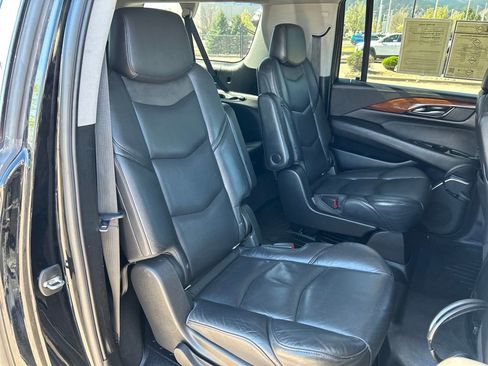 Used 2019 Cadillac Escalade ESV Luxury image 22