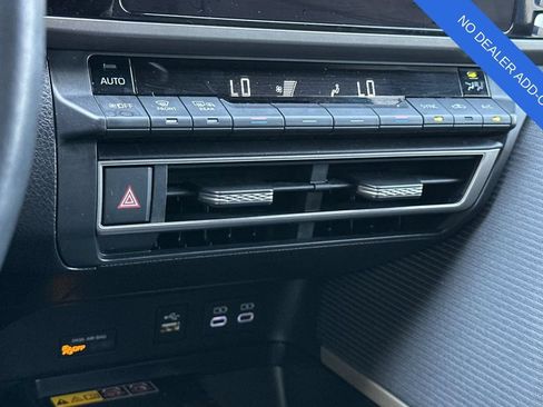 Used 2025 Toyota Camry SE w/ Convenience Package FWD image 22