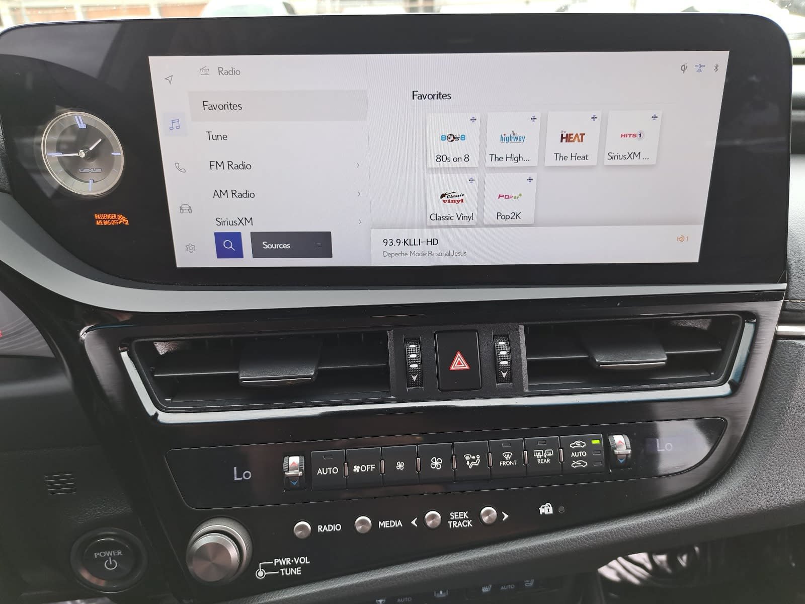 Used 2024 Lexus ES 300h w/ Accessory Package (Z1) FWD image 22
