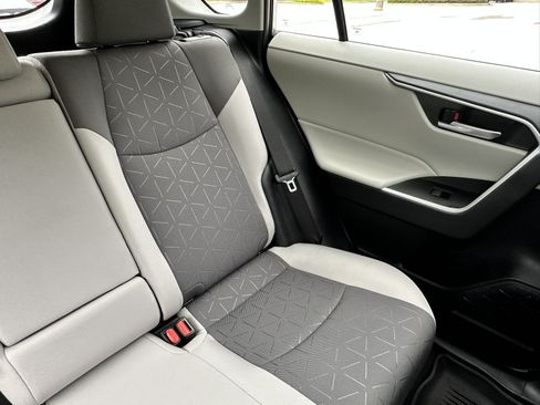 Used 2020 Toyota RAV4 XLE w/ Convenience Package AWD/4WD image 19