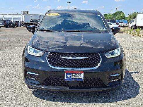 Used 2025 Chrysler Pacifica Select FWD image 4