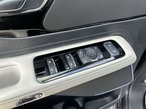 Used 2025 Lincoln Aviator Reserve AWD/4WD image 13