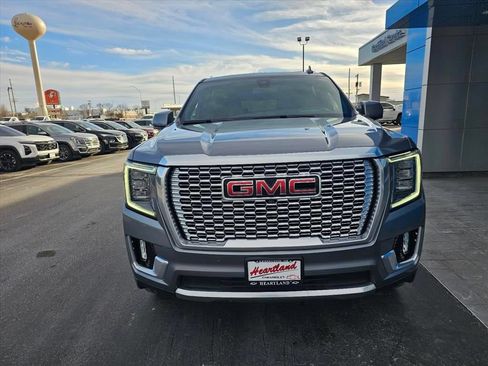 Used 2022 GMC Yukon XL Denali AWD/4WD image 8