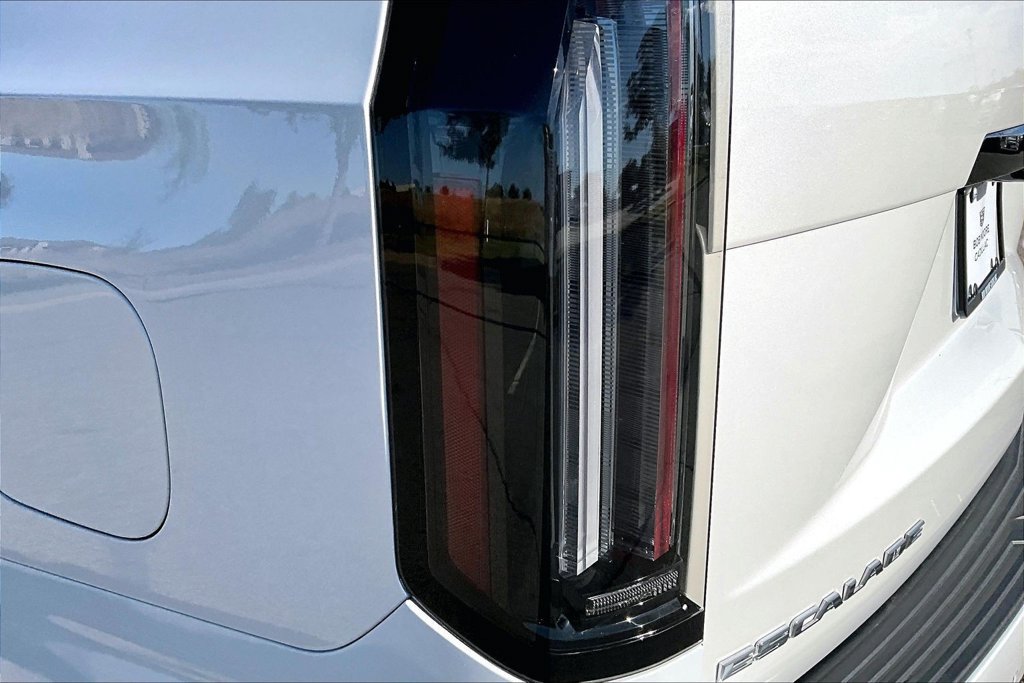 Certified 2025 Cadillac Escalade V AWD/4WD image 33