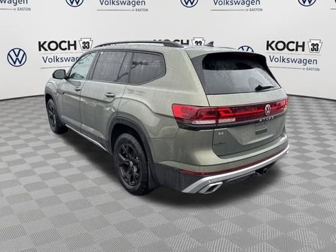Used 2025 Volkswagen Atlas Peak Edition SE image 6