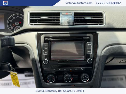 Used 2014 Volkswagen Passat 2.5 SE FWD image 24
