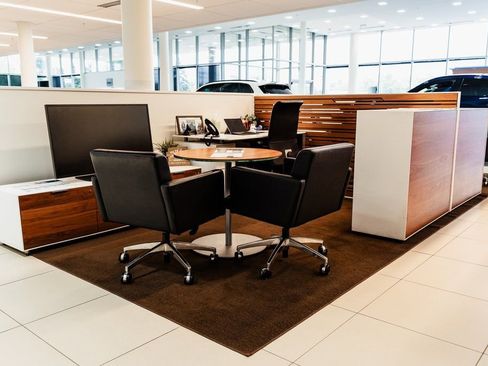 Used 2023 BMW 330i xDrive Sedan w/ Driving Assistance Package image 38