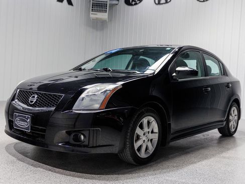 Used 2011 Nissan Sentra 2.0 SR image 2