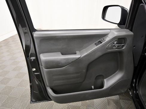 Used 2017 Nissan Frontier SV w/ SV Value Truck Package image 13