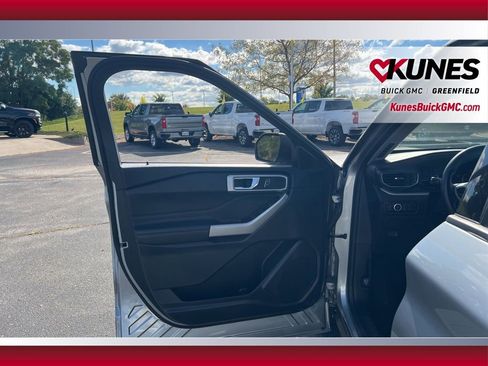 Used 2023 Ford Explorer XLT w/ Equipment Group 202A image 10