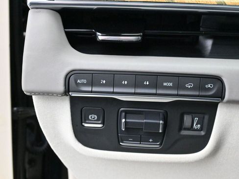 Used 2021 Cadillac Escalade Premium Luxury Platinum w/ Heavy-Duty Trailer Package image 23