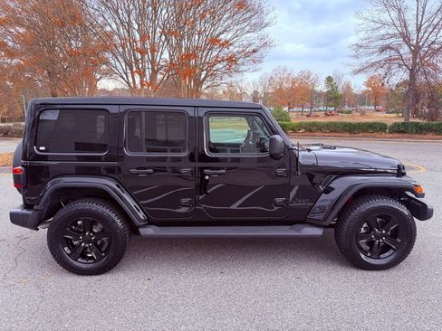 Used 2022 Jeep Wrangler Unlimited Sahara image 16
