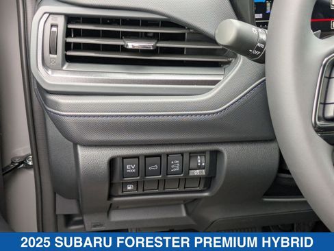 Certified 2025 Subaru Forester Premium image 30