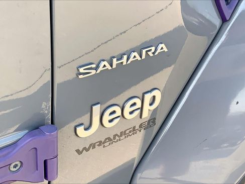 Used 2018 Jeep Wrangler Unlimited Sahara w/ LED Lighting Group AWD/4WD image 30