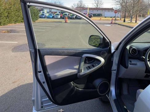 Used 2006 Toyota RAV4 4WD image 28