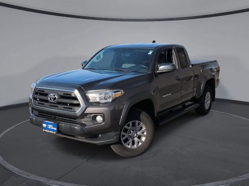 Used 2016 Toyota Tacoma TRD Off-Road image 1