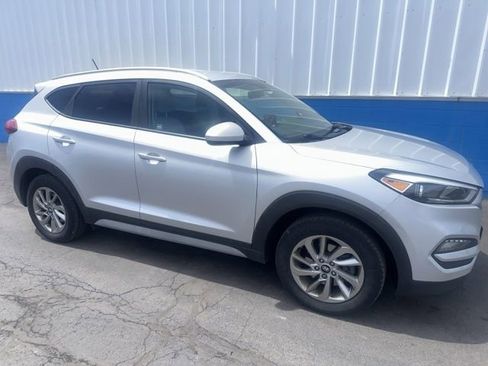 Used 2017 Hyundai Tucson SE AWD/4WD image 2