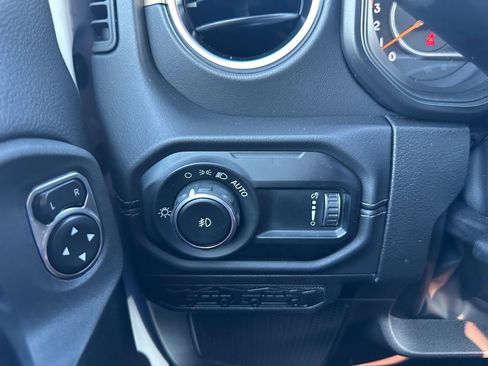 New 2025 Jeep Wrangler Unlimited Sahara AWD/4WD image 18