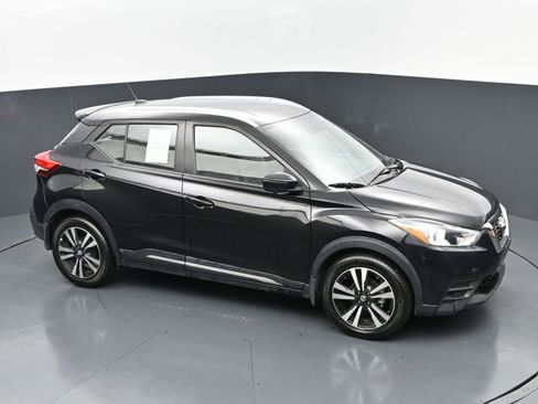Used 2020 Nissan Kicks SR w/ SR Premium Package FWD image 31