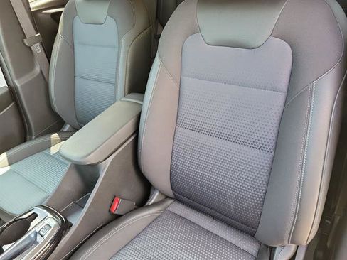 Used 2025 Chevrolet Trax LT FWD image 5
