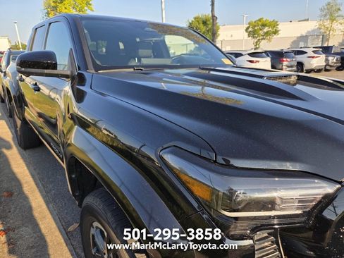 Used 2025 Toyota Tacoma TRD Sport w/ TRD Sport Premium Package AWD/4WD image 8