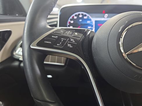 Used 2025 Mercedes-Benz E 350 4MATIC Sedan image 17