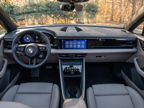 Used 2025 Porsche Macan Electric image 25