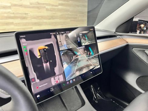 Used 2025 Tesla Model Y Performance AWD/4WD image 19