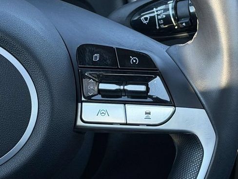 Used 2023 Hyundai Elantra Limited FWD image 16