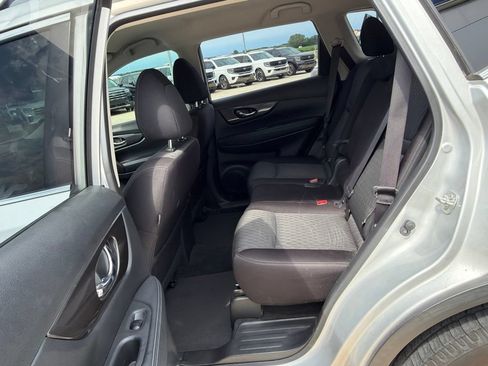 Used 2019 Nissan Rogue SV AWD/4WD image 19