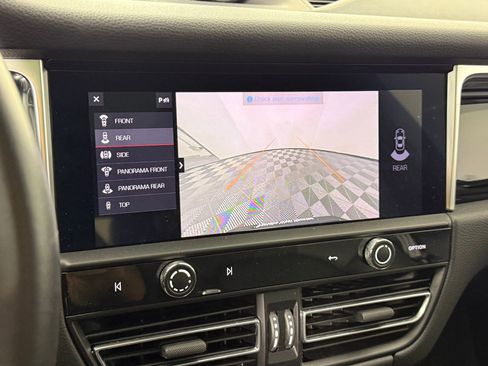 Used 2024 Porsche Macan image 25