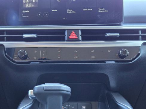 New 2025 Kia Sorento LX FWD image 16