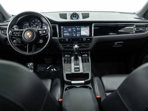 Used 2023 Porsche Macan Turbo image 10