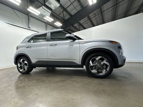 Used 2022 Hyundai Venue SEL w/ Cargo Package image 3