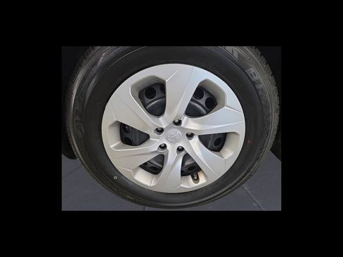 Used 2021 Toyota RAV4 LE AWD/4WD image 10