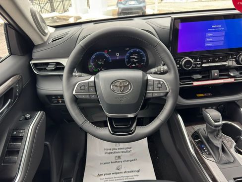 New 2026 Toyota Highlander Platinum image 15