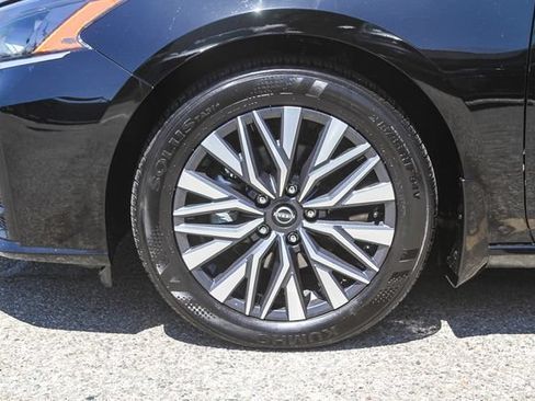 Used 2024 Nissan Altima 2.5 SV FWD image 11