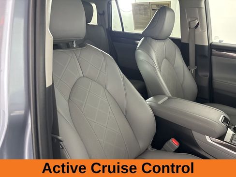 Used 2024 Toyota Highlander Platinum image 30