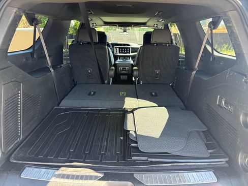 Used 2021 GMC Yukon XL Denali w/ Denali Premium Package AWD/4WD image 9