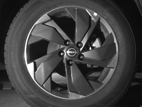 Used 2025 Nissan Rogue SV image 13