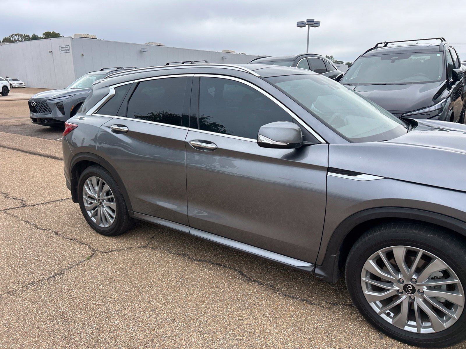 Used 2023 INFINITI QX50 Luxe AWD/4WD image 11