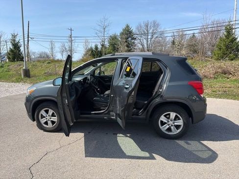 Used 2018 Chevrolet Trax LT w/ LT Convenience Package image 15
